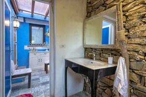 Bathtub, hair dryer, towels
