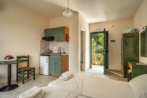 Free WiFi, bed sheets - Studio Apartment "Anemona studio 7" with Shared Pool & Wi-Fi (kefalonia)