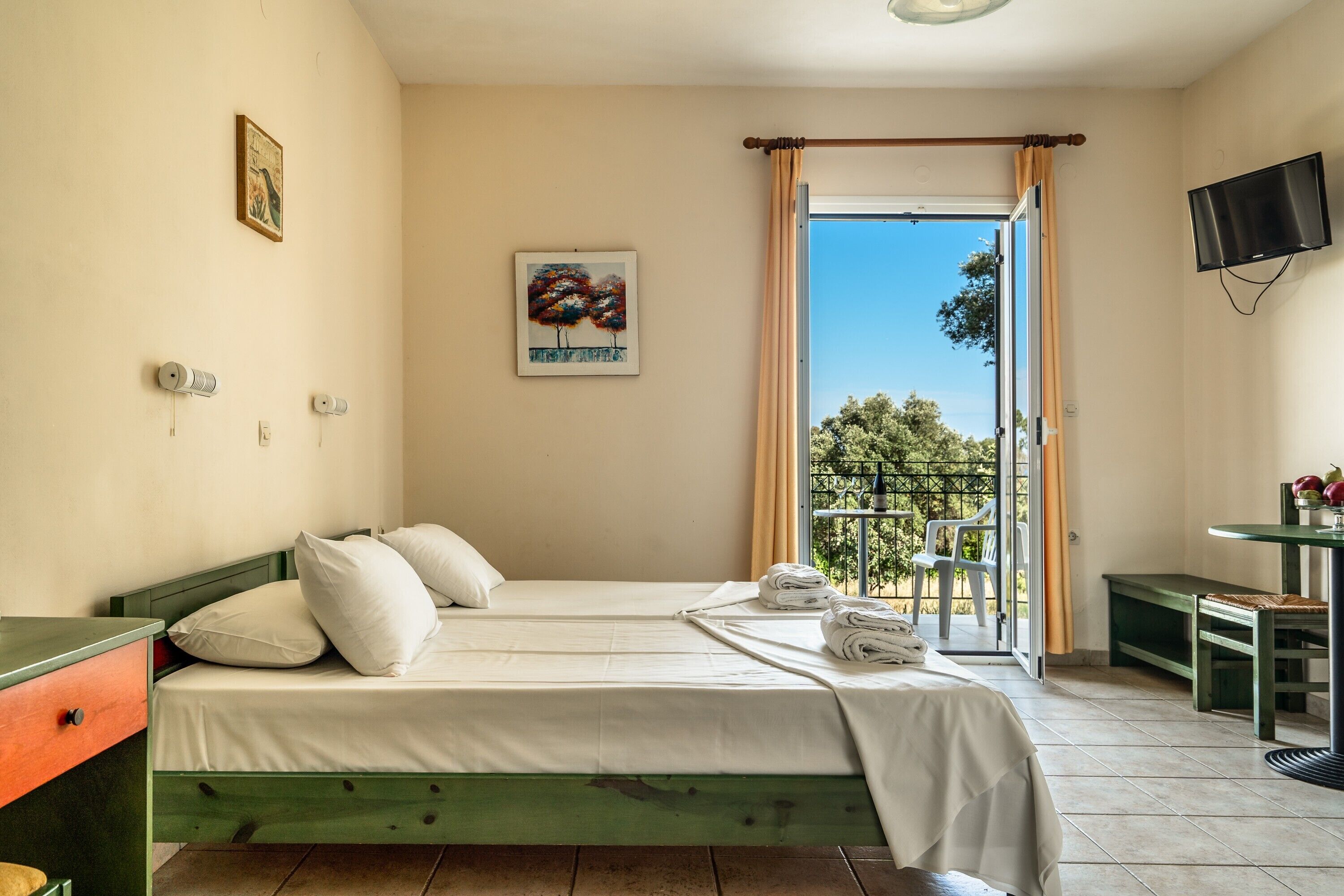 Free WiFi, bed sheets