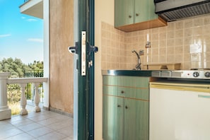 Fridge, stovetop, electric kettle, toaster