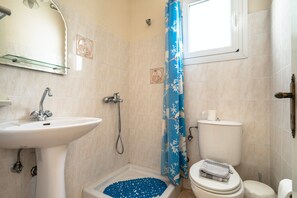 Shower, hair dryer, towels - Studio Apartment "Anemona 2" with Shared Pool & Wi-Fi (kefalonia)