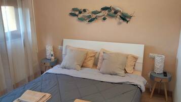 3 bedrooms, iron/ironing board, free WiFi, bed sheets