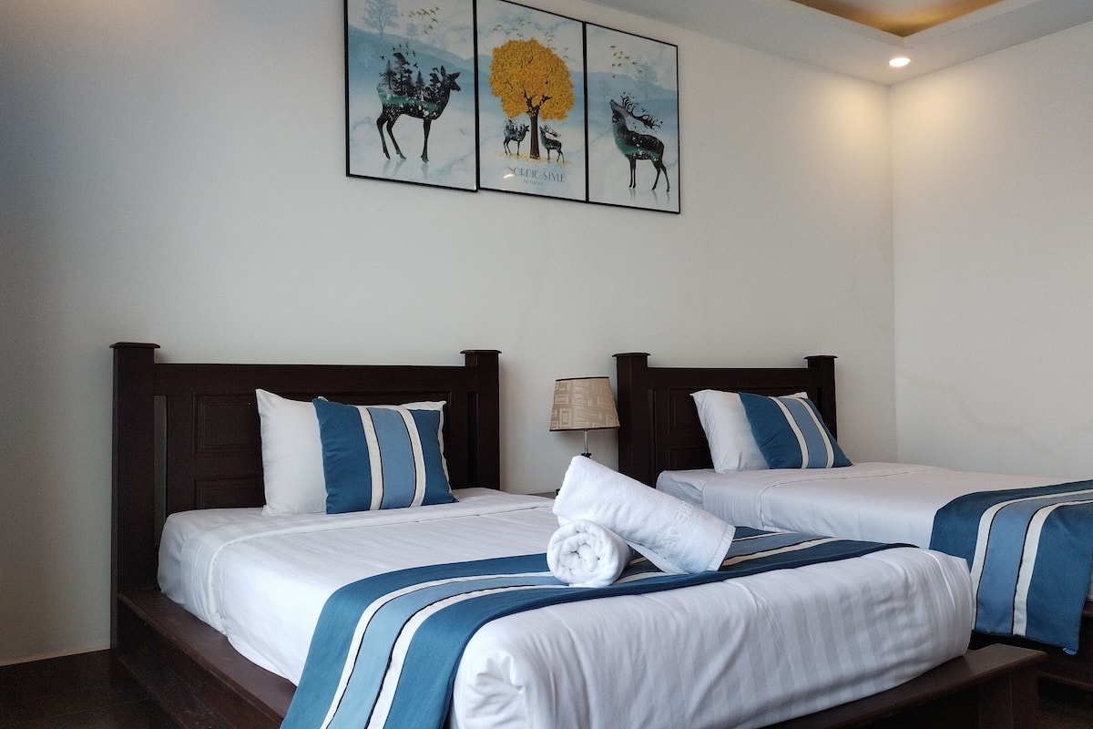 Deluxe Twin Room | Minibar, in-room safe, blackout drapes, free WiFi