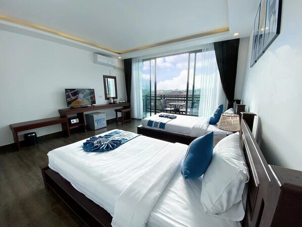Deluxe Twin Room | Minibar, in-room safe, blackout drapes, free WiFi - Serene Premier Vang Vieng (Vang Vieng)
