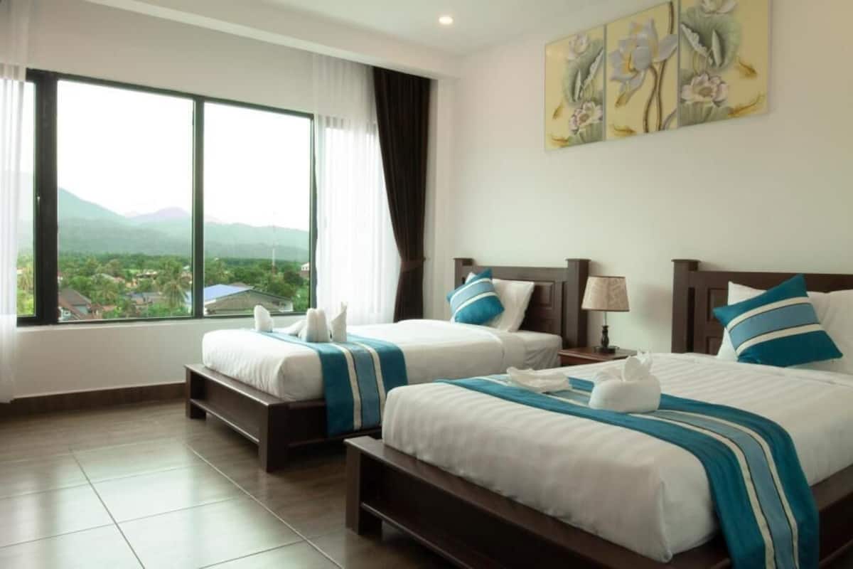 Deluxe Twin Room | Minibar, in-room safe, blackout drapes, free WiFi