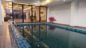 Indoor/outdoor pool - Serene Premier Vang Vieng (Vang Vieng)