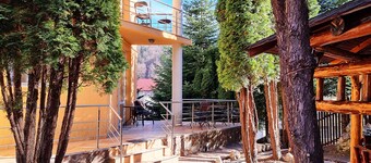 Marble Villa: Luxury Estate - central but intimate