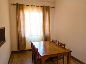 Dining - Beautiful 2 bedroom villa apartment along diani beach road for 25$ per night/prs (Diani)