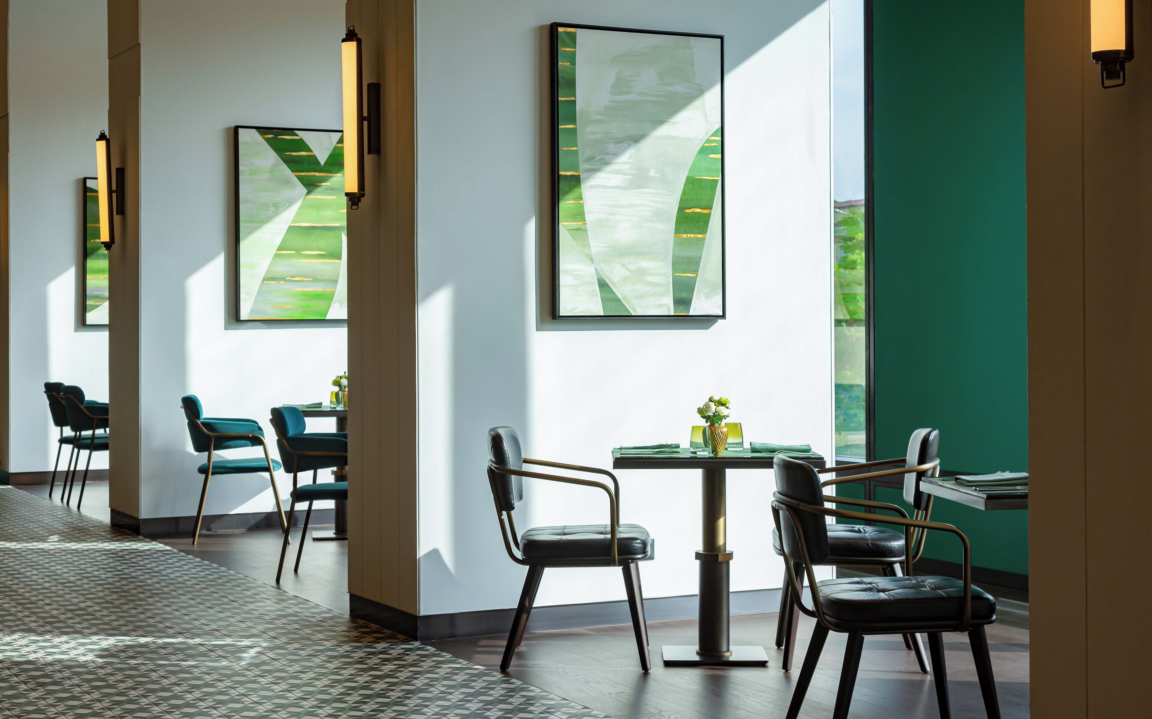 3 restaurants; breakfast, lunch, and dinner served