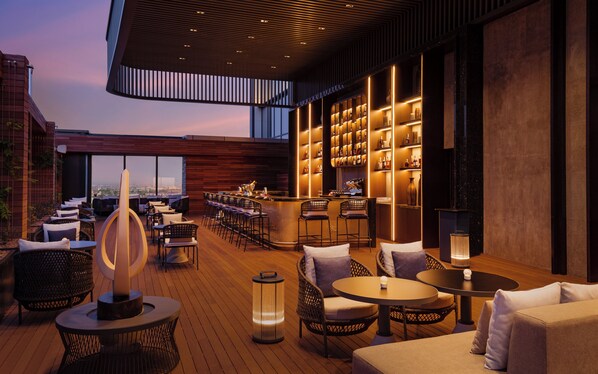 2 間酒吧/酒廊、池畔酒吧