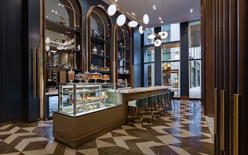 Hi ha 3 restaurants amb plats de cuina internacional