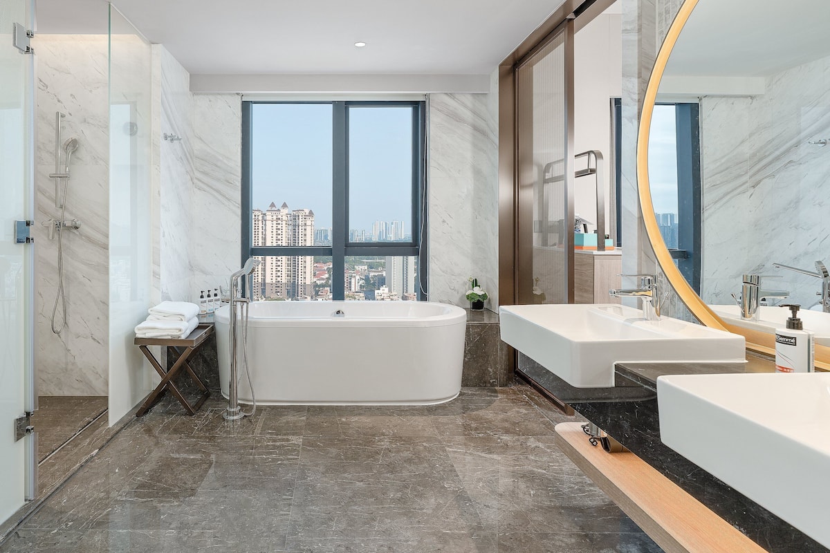 Habitación estándar, 1 cama King size, vista a la ciudad (Extra Floor Space) | Servicios de la habitación