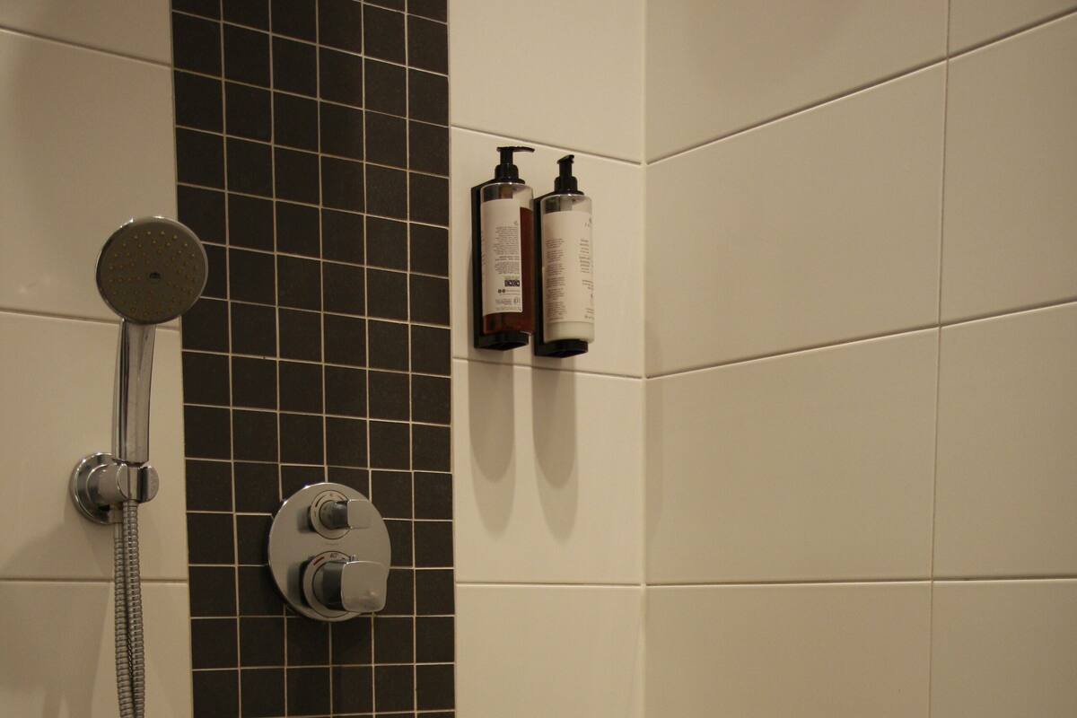 Basic-Doppelzimmer | Badezimmer