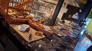 Free daily buffet breakfast  - Hotel de Boskar Pelt (Pelt)