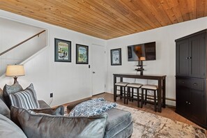 TV - Waterfront, Whitefish Lake Condo, 1D Down! (Whitefish)