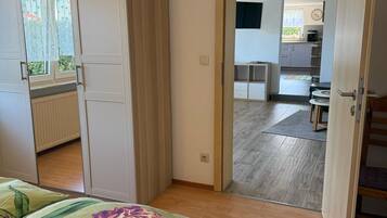 2 Schlafzimmer, Bügeleisen/Bügelbrett, Reisekinderbett, kostenloses WLAN