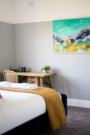 3 bedrooms, desk, iron/ironing board, WiFi