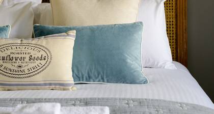 Bluestone Cottage | Character & Class