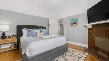 3 bedrooms, desk, iron/ironing board, WiFi
