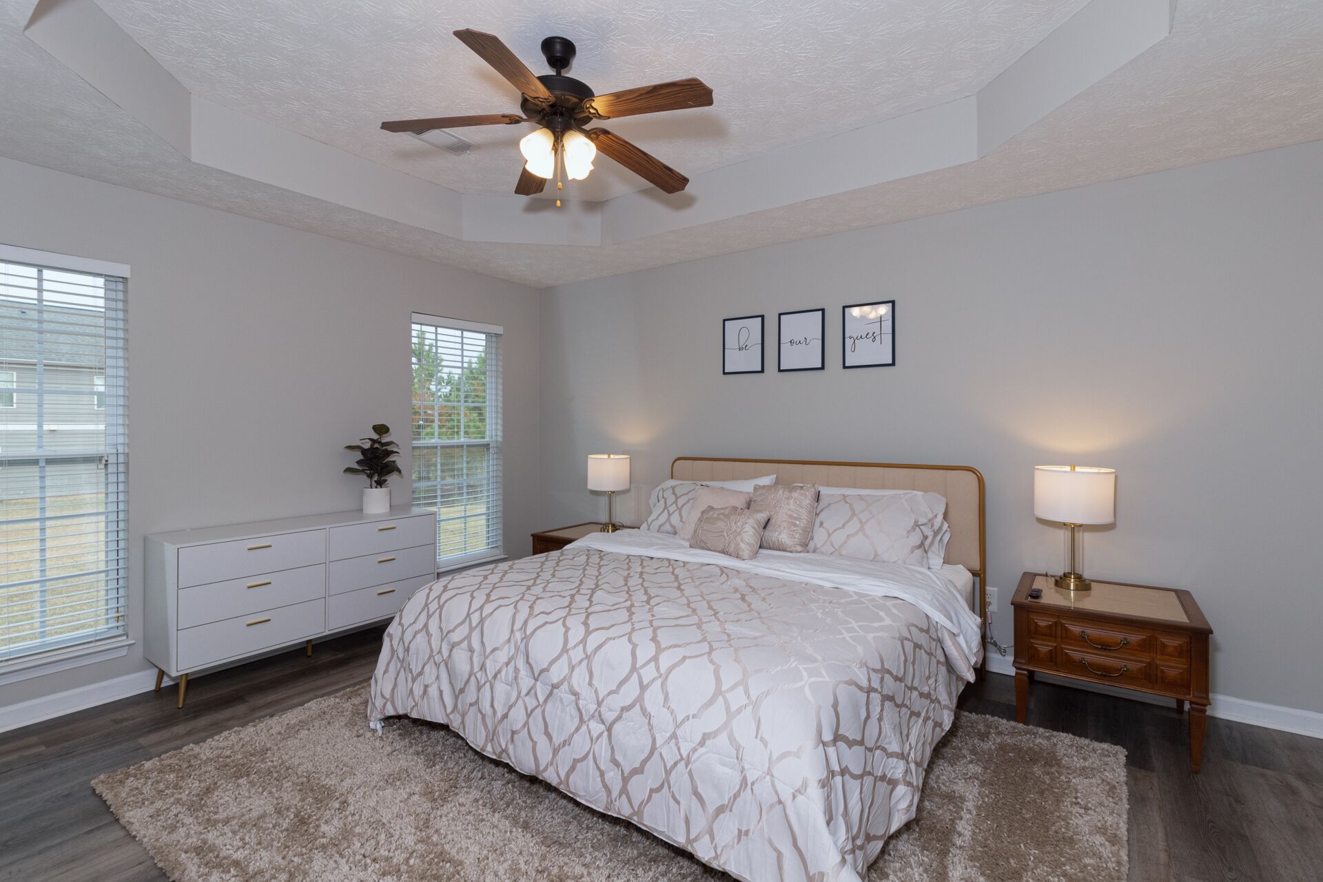 4 Schlafzimmer, Schreibtisch, Bügeleisen/Bügelbrett, Reisekinderbett