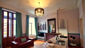 Deluxe Studio | Premium bedding, down comforters, Select Comfort beds, minibar