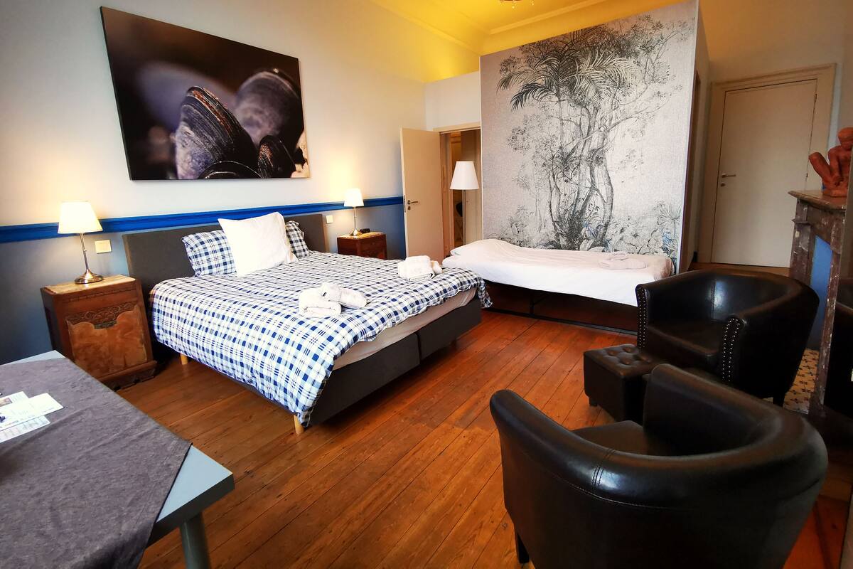 Signature Suite | Premium bedding, down comforters, Select Comfort beds, minibar