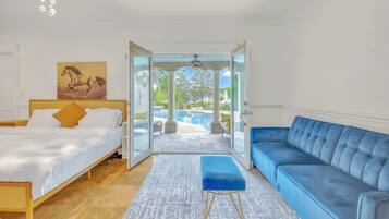 6 bedrooms, desk, iron/ironing board, free WiFi