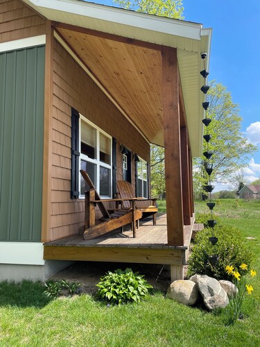 Relaxing, peaceful, 2-bedroom home for up to 4 adults or family with children.