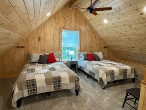 2 chambres, fer et planche à repasser, lit de bébé portatif