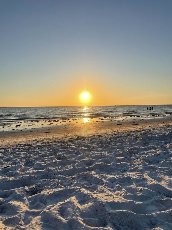 Beach nearby - Gorgeous Waterfront Condo Minutes From the Beach (South Pasadena)