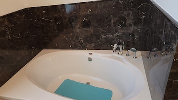 Condo, 1 habitación | Baño | Toallas y shampoo