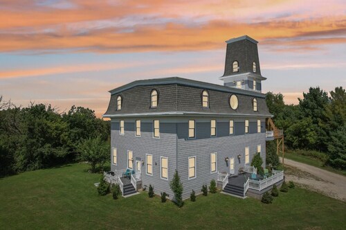 The Starlight Tower Ocean Breeze Suite 1 Bedroom Apartment Hotel by RedAwning