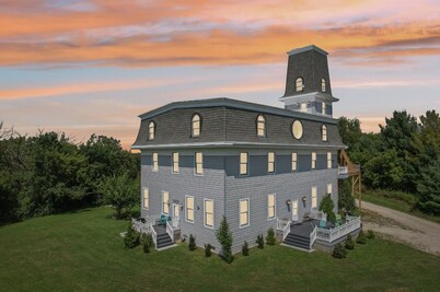 The Starlight Tower Ocean Breeze Suite 1 Bedroom Apartment Hotel by RedAwning