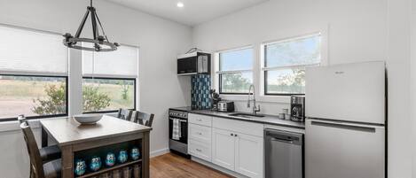 Casa de campo, 2 habitaciones | Cocina privada | Refrigerador, cafetera y tetera y tostadora