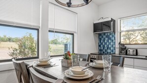 Cottage, 2 phòng ngủ | Khu ăn uống