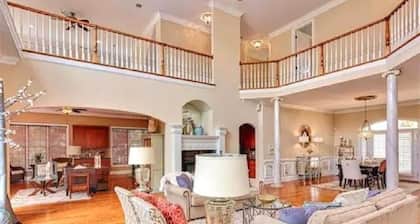 Lake Norman Waterfront Mansion - 7BR, Pool, Hot Tub, Game Room and Private Dock