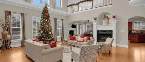 Een smart-tv, een dvd-speler, tafelvoetbal en een tafeltennistafel