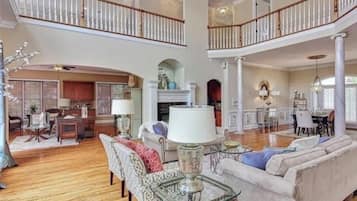 TV connectée, lecteur de DVD, baby-foot, table de tennis de table