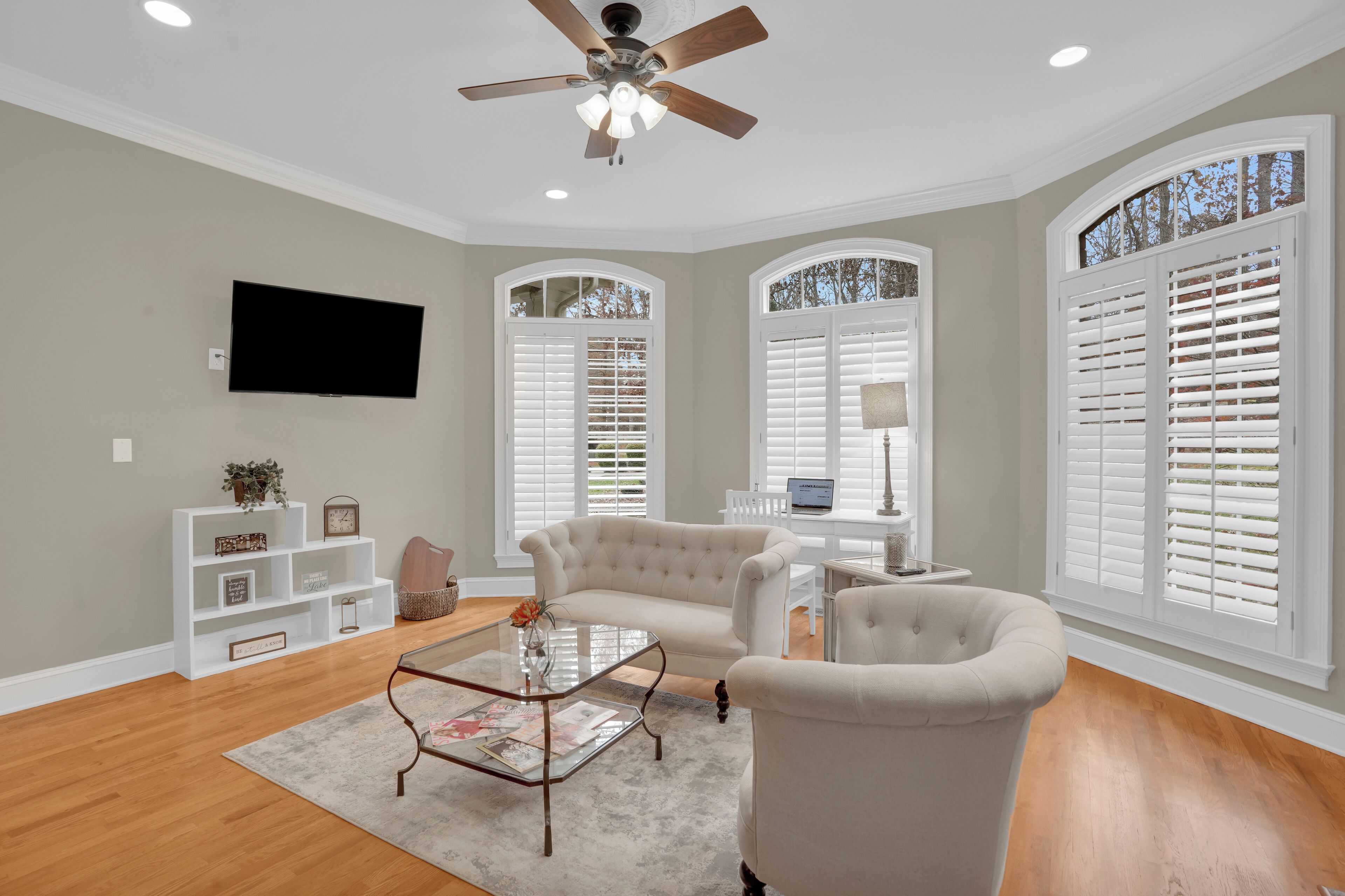 Smart-TV, DVD-spiller, fotballspill og bordtennis