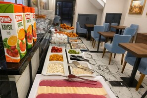 Daily buffet breakfast (EUR 5 per person) - Calenberg Hotel (Istanbul)