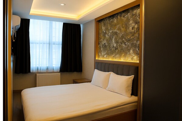 Economy Double Room, 1 Queen Bed, Non Smoking, Air conditioning