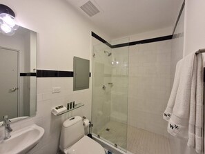 تجهيزات دش، مجففات شعر، مناشف