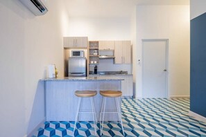 Fridge, microwave, stovetop, coffee/tea maker