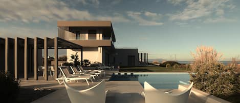 Una piscina al aire libre, una piscina climatizada