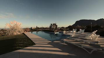 Outdoor pool, a heated pool