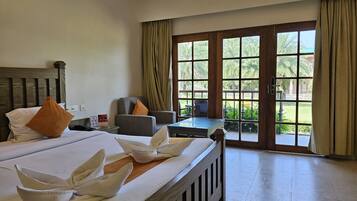 Kahden hengen deluxe-huone | Ylelliset vuodevaatteet, ilmaiset minibaarituotteet