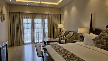 Executive Suite | 1 bedroom, premium bedding, free minibar, individually decorated