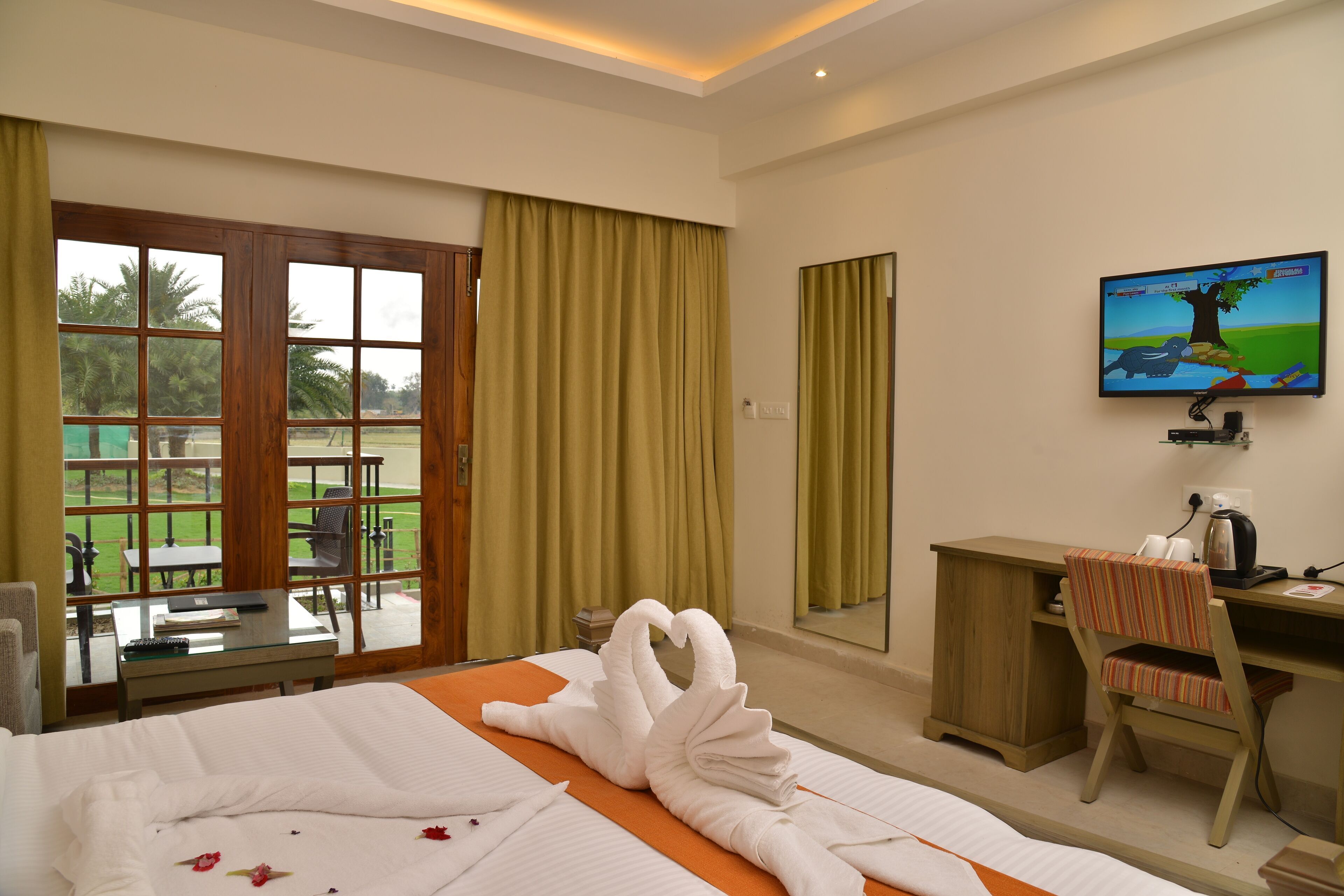 Premium bedding, free minibar, individually decorated