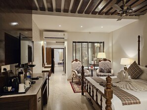 ห้องรอยัล | เครื่องนอนระดับพรีเมียม, มินิบาร์ฟรี, ห้องพักตกแต่งอย่างมีเอกลักษณ์