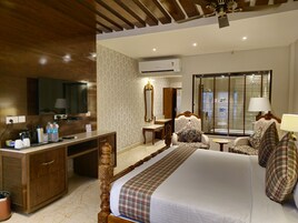 Ropa de cama de alta calidad y minibar con artículos gratuitos 